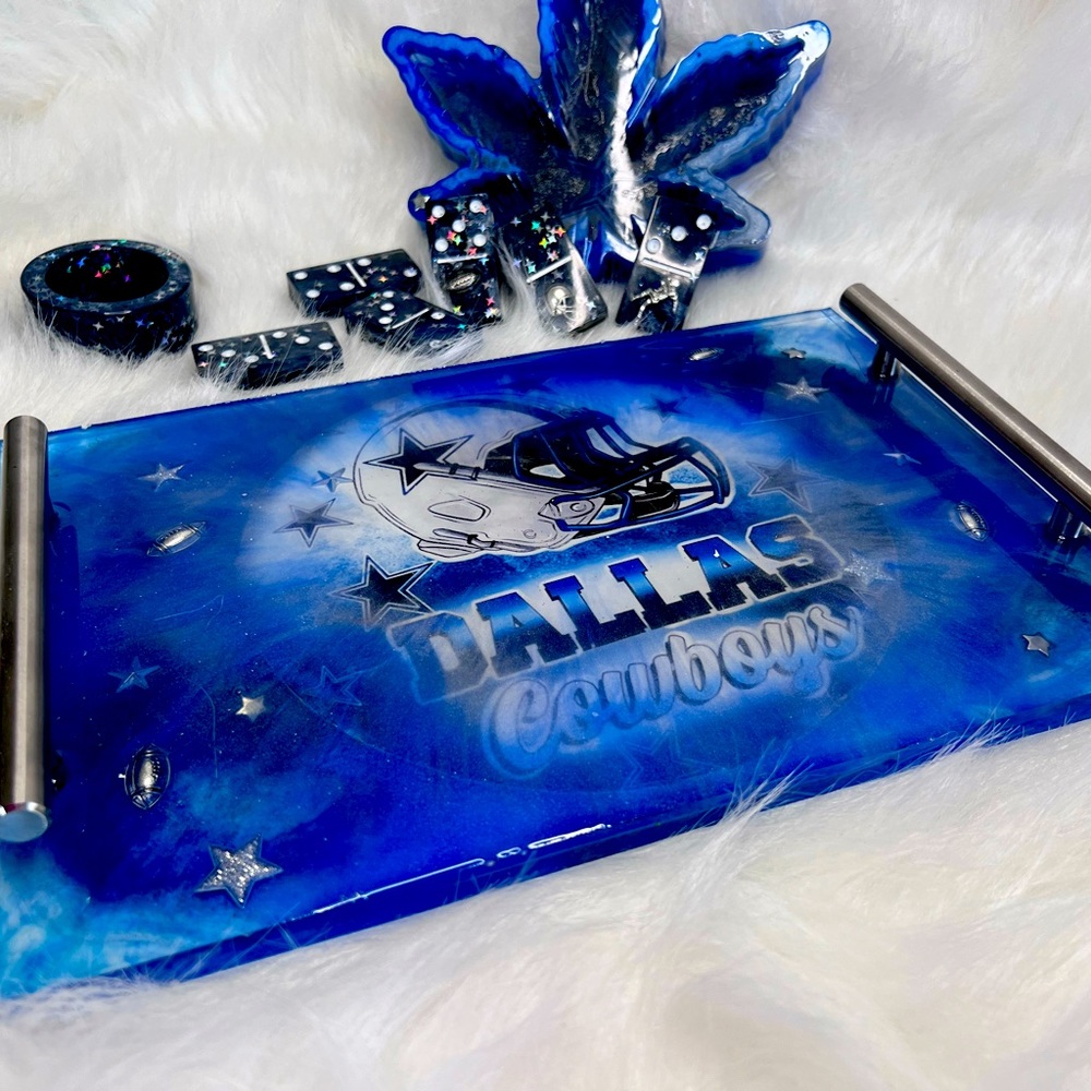 I make resin trays & decor